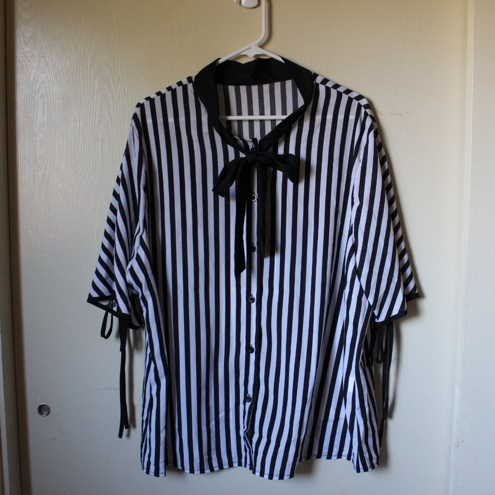 SHEIN PLUS HALLOWEEN CRISS CROSS BACK PINAFORE DRESS & SHIRT - Picture 4 of 7